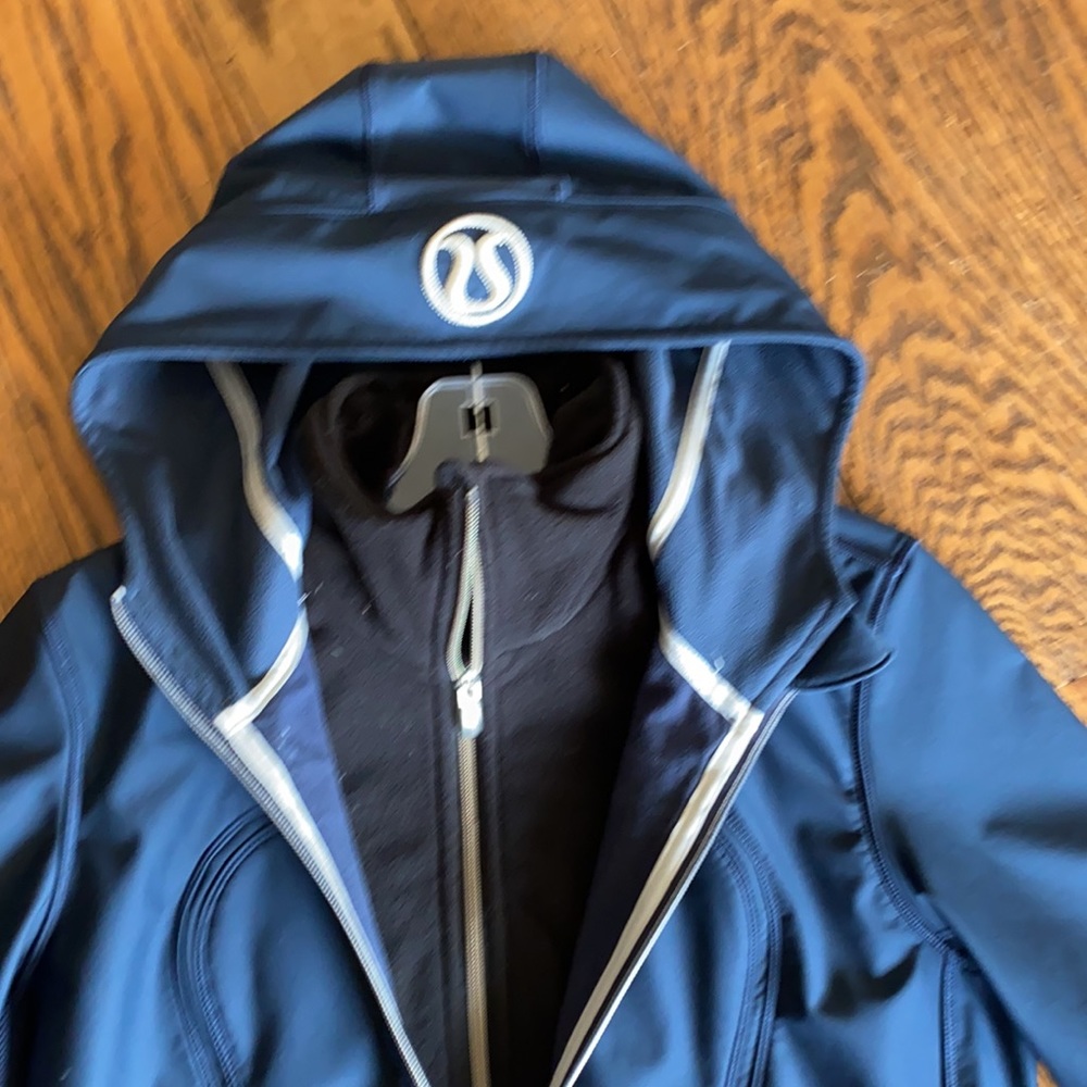 Lululemon Repel Shell Jacket, Size 8 - image 2